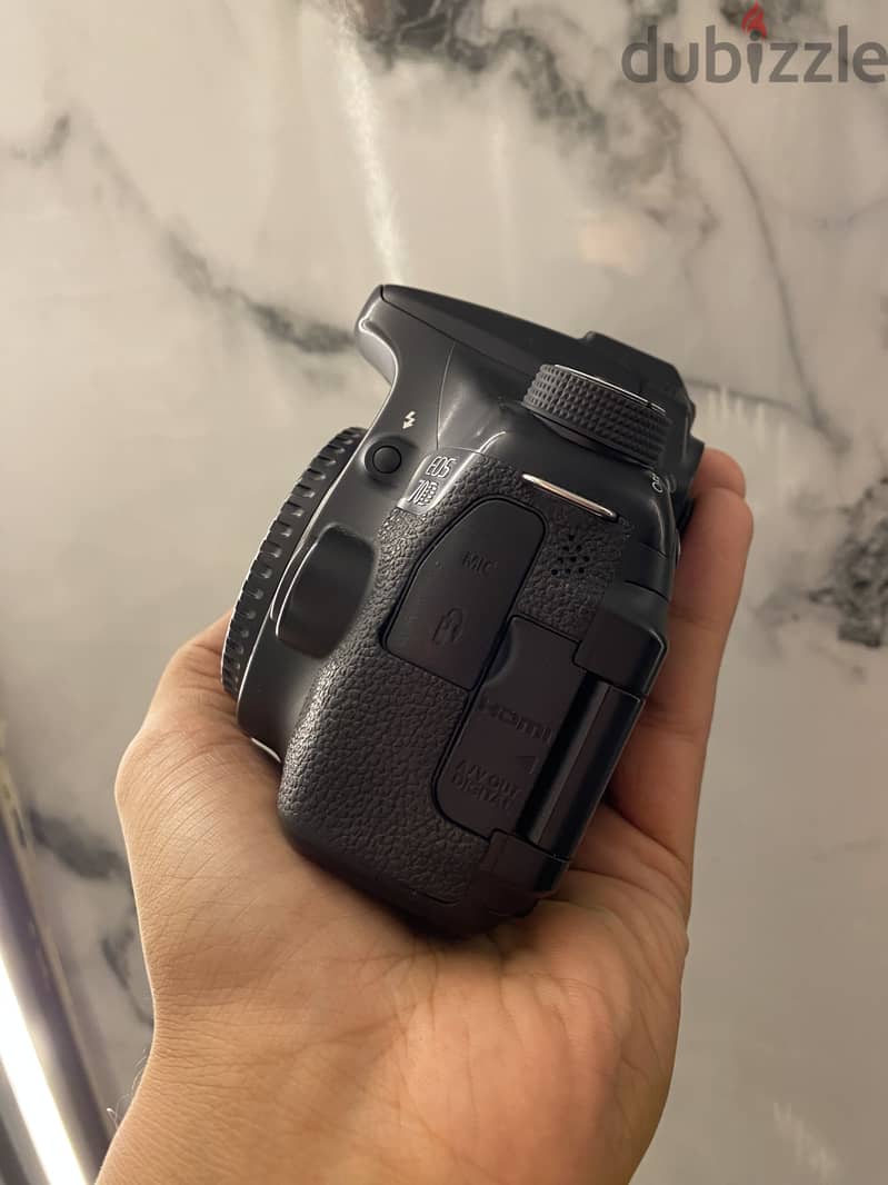 Canon  70 D 4