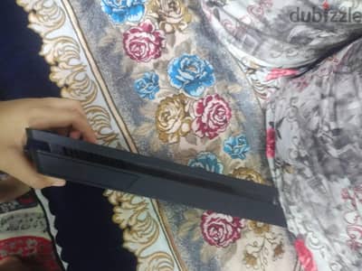 بيع  بلايستيشن 4اسليم