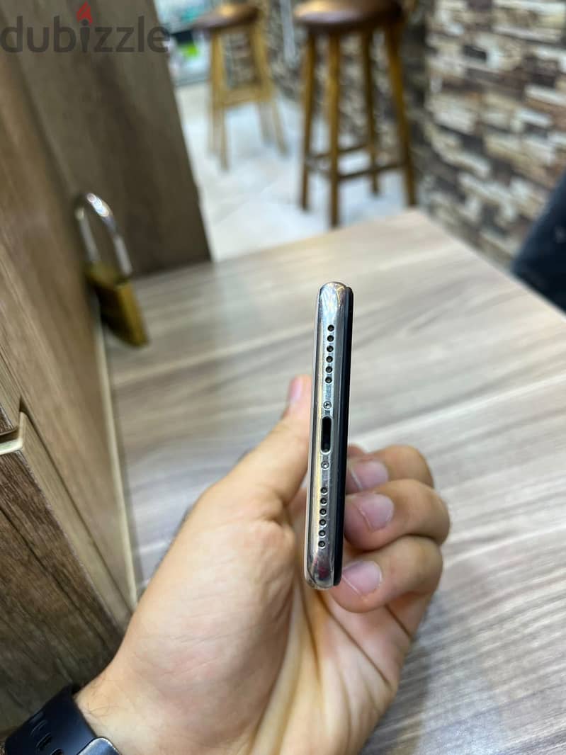 Apple - iPhone X 4