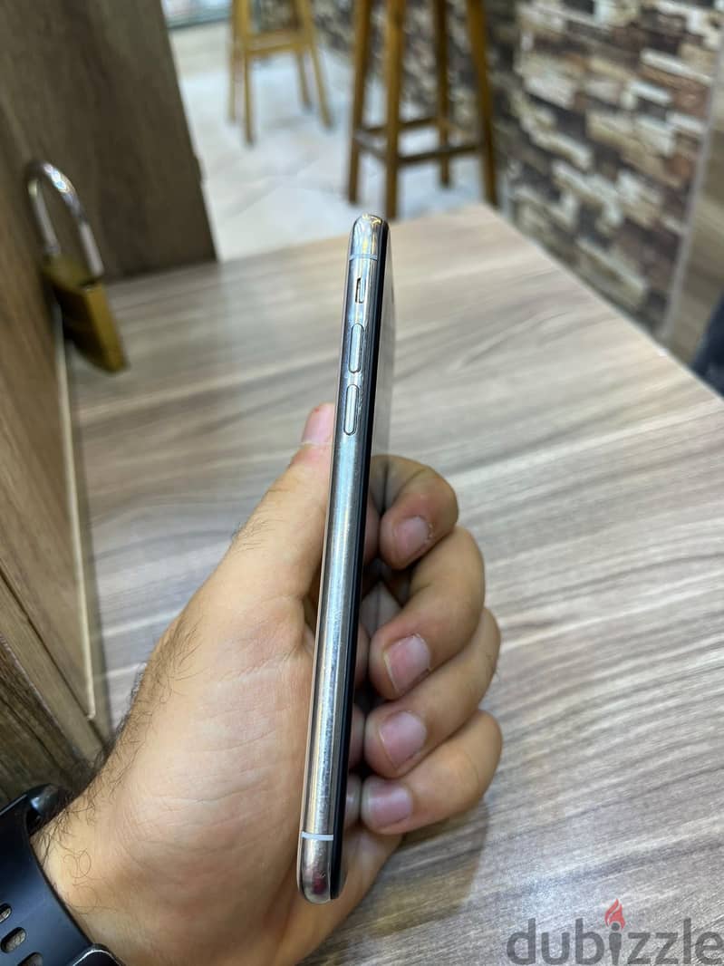 Apple - iPhone X 5