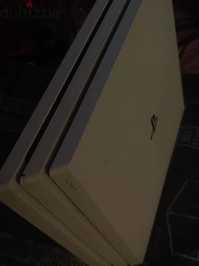 playstation 4 pro بحاله ممتازه