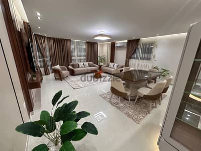 شقة فندقية VIP بالمهندسين موقع ممتاز، ٣ غرف ماستر و٤ حمام بناية فخمة .