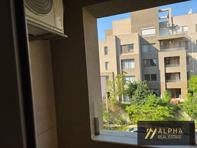 شقة للإيجار في فيليدج جيت – القاهرة الجديدة | 150 متر | 2 نوم (منها ماستر) | نصف مفروشة | مطبخ بالأجهزة وتكييفات