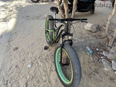 عجلة دبابة