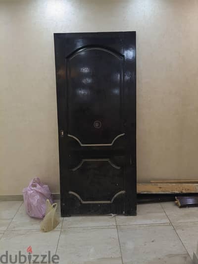 باب خشب مستعمل بالحلق في طنطا