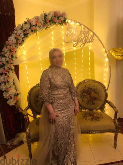 فستان سواريه يلبس وزن ٧٥ ل ٨٠ ك استعمال مرتين فقط