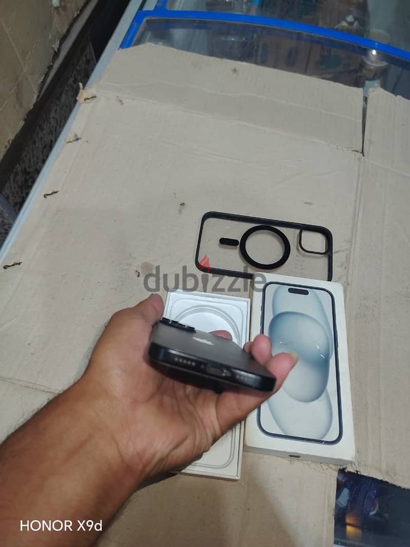 آبل - آيفون 15 4
