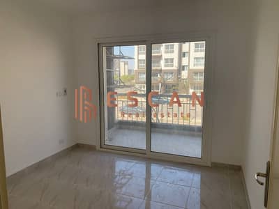 Apartment for sale in Madinaty B12, 107 sq m, prime location near wholesale market and services.