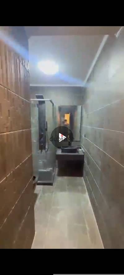 شقه مفروشه للايجار ف كمبوند ون قطاميه ع دائري المعادي مباشره  يوجد ف الكمبوند أمن وحراسه ع مدار الساعه الكمبوند يوجد فيه مساحات خضراء ويوجد ايضا حممات سباحه كما أن موقع الكمبوند مميز للغايه  ربع ساعه للتجمع الخامس  ودقائق لكارفور وزهراء المعادي  الكمبوند