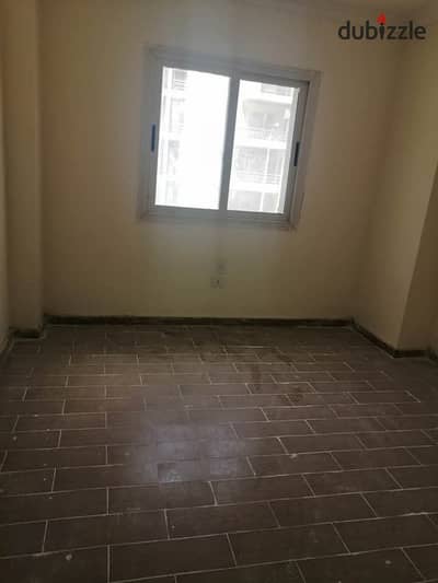 For sale in Dar Misr Al-Qaranful: a 130m² apartment on the second floor (with elevator). It features a view of a large garden and fountain and is loca