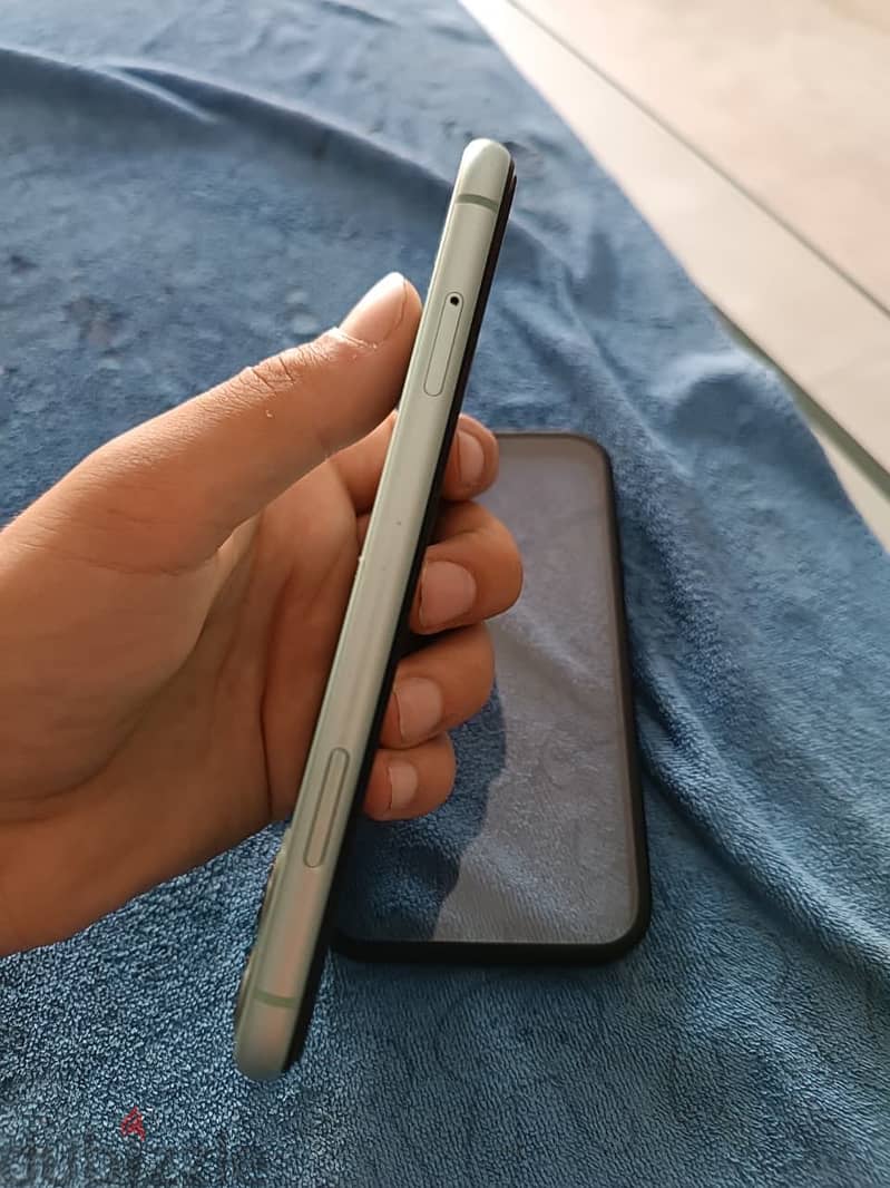 Apple - iPhone 11 4