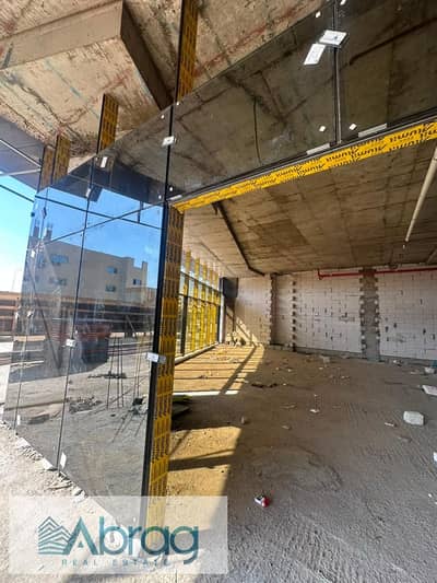 Car showroom for sale on the 26th of July Axis; 10-year installment plan, delivery in 6 months, prime location.