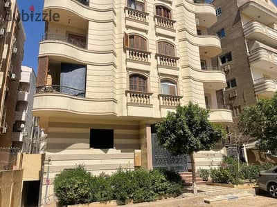 شقة للبيع بموقع مميز فى المعادى ١٦٥ متر