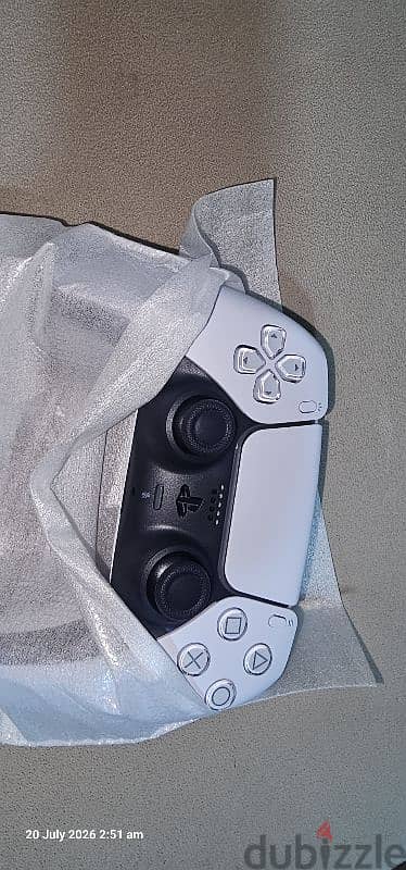 ps5 controllers pink and white 1