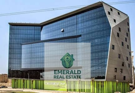 For rent, a 300m duplex in Degla, with a luxurious hotel-style building on the Maadi ring road, directly in front of Carrefour.