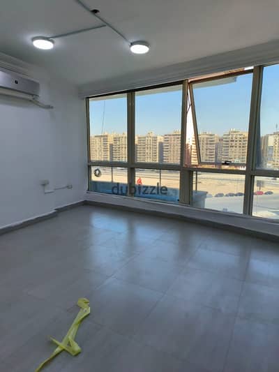 مساحة اداريه مميزة للايجار 220 م مرخص مكيف شارع كارفور الرئيسي زهراء المعادى للشركات