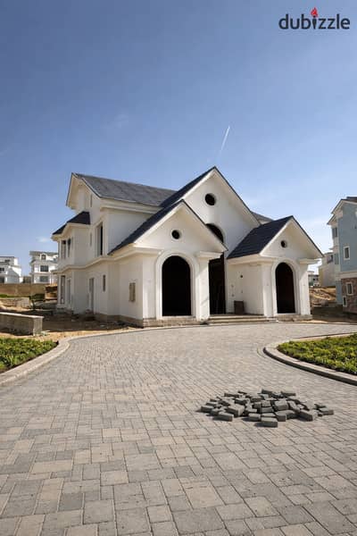 Premuim Ready to Move Villa for Sale with Installments in October City