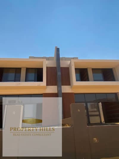 Lowest Price on the Market –Villa in New Cairo, Ready for Viewing in a Prime Location Near Cairo Festival City Mall, Mivida, Hyde Park, and Mountain View.