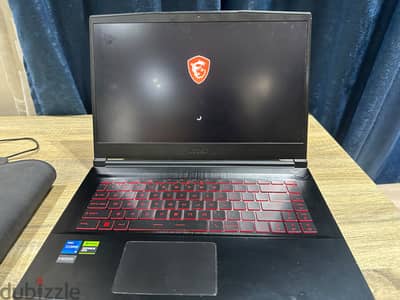 laptop msi rtx 4050 i5-12th gen with mouse and mouse pad