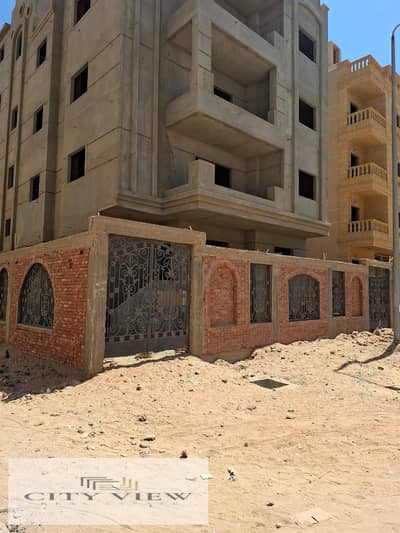 عماره للبيع في التوسعات الشماليه مدينه 6 اكتوبر مساحه 458 م الدور على شقتين موقع ممتاز جدا