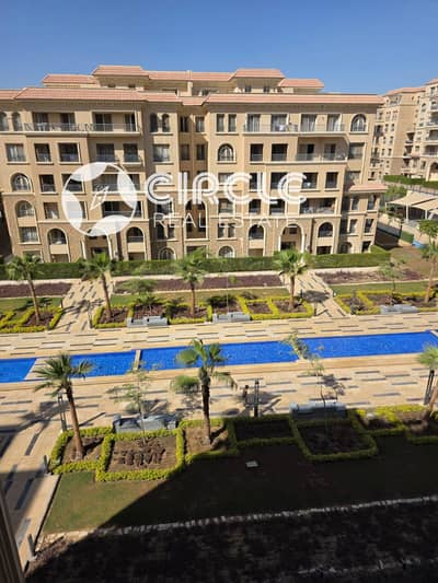 شقة مودرن مفروشة بالكامل للإيجار في كمبوند 90 أفينيو (90 Avenue) , سكن فاخر على شارع التسعين الجنوبي مباشرة وأمام الجامعة الأمريكية (AUC)!
