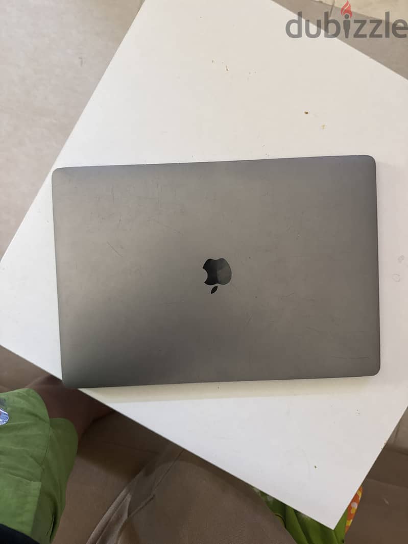 Mac Book pro 15 Inch 2018 1