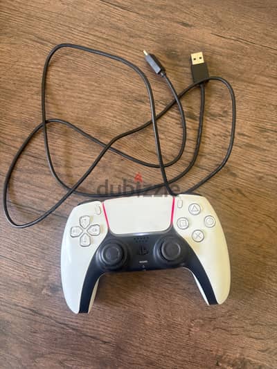 العنوان: PS5 DualSense أبيض أصلي + EA Sports FC 25 TV