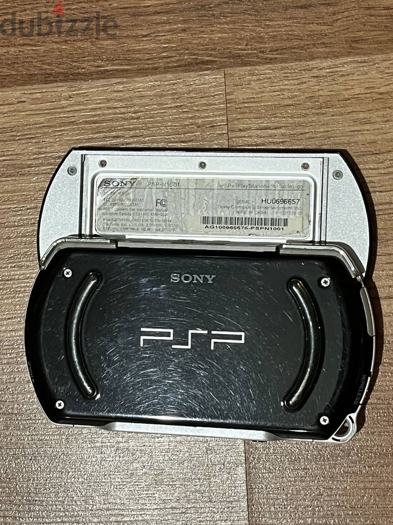 Sony PSP GO N(1001) 3