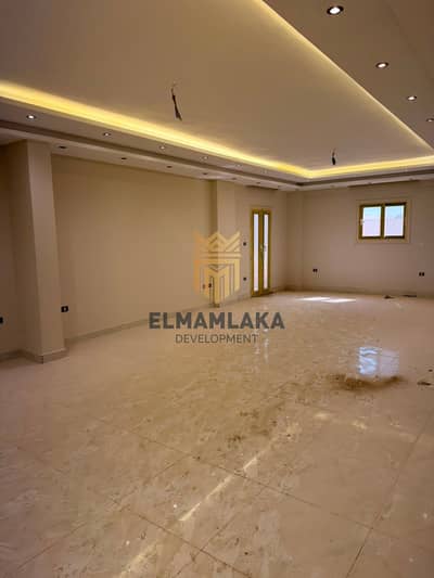 شقة للبيع 220متر تشطيب الترا سوبر لوكس 3 غرف طمبوند الكناريا جانب شيل اوت وهايبر وان es-37