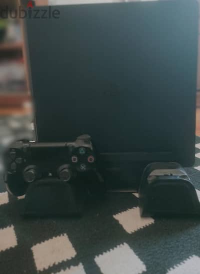 playstation 4 slim.               بلايستيشن 4