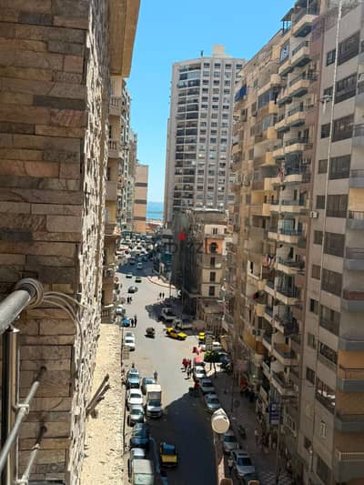 شقة للبيع في خالد ابن الوليد الرئيسى قريبة من فندق رمادا ومحمد نجيب ٥مليون ٢٠٠