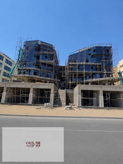 عياده طبيه للبيع 34م على التسعين الجنوبى مباشره استلام سنه المول مبنى بالفعل