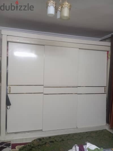 دولاب وتسريحة اوضه نوم كبير ة