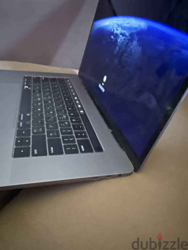 Mac Book pro 15 Inch 2018 3