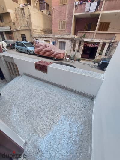 Apartment for sale suitable for administrative use, elevated ground floor, 3 rooms, reception, bathroom, and kitchen branching from Mohamed Naguib Square, Sidi Bishr Bahri