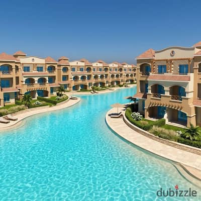 شاليه على اللاجون مباشرة بتشطيب فندقي بكومبوند لاسرينا الساحل الشمالي برايم لوكيشن أمام طريق الفوكا سور بسور  Hacienda blue