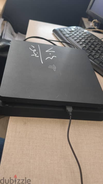 Play Station 4 Slim