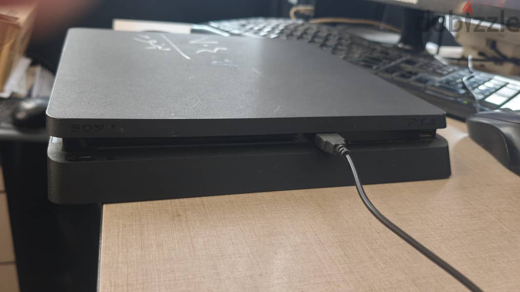 Play Station 4 Slim 2