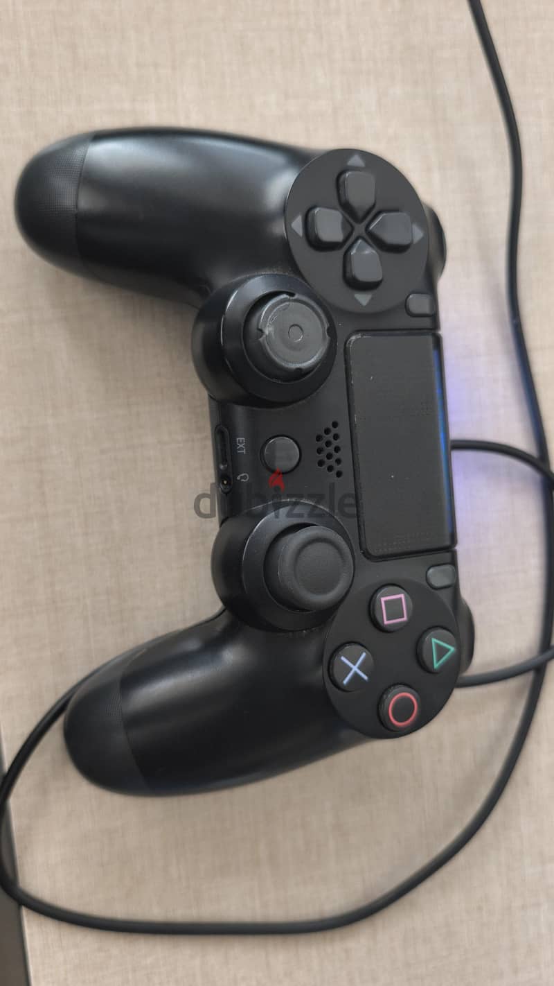 Play Station 4 Slim 4