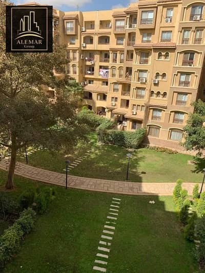 For sale, an apartment 135 m in Madinaty, view of the mosque and Metro Market, fourth floor.