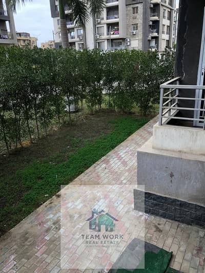 فيلا صغرى في قلب زايد. . شقة أرضي ناصية 100م بحديقة 65م بـ "كمبوند جنة 1"Small villa in the heart of Zayed. . Ground floor corner apartment 100m with a