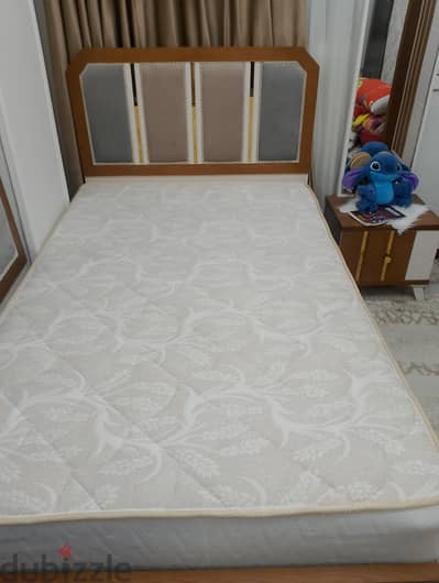 سرير اطفال للبيع