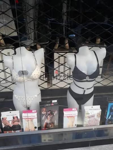 2 مانيكان عرض للفترينة بحالة ممتازة