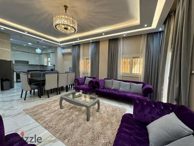 Apartment for rent furnished 150m in Al-Nargis 2 villas in the Fifth Settlement, ground floor, two rooms, 2 bathrooms, living room with a sofa bed, suitable for upscale living.