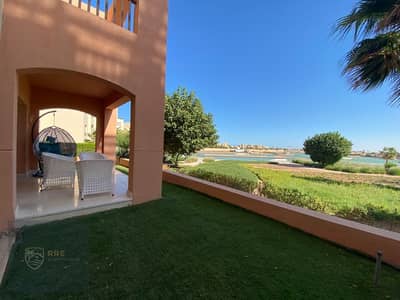 A distinctive apartment for families with a garden and swimming pool for rent for a year