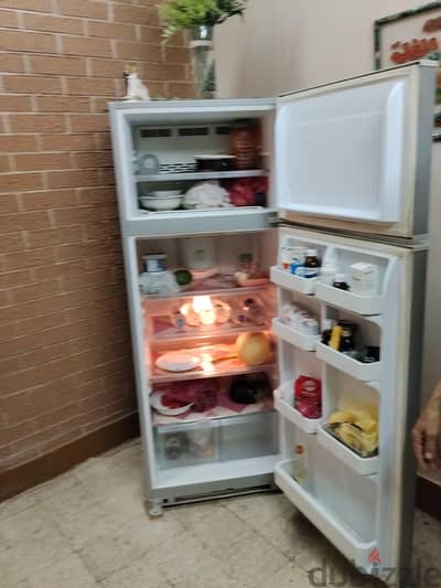 تلاجة محترمة جدا وتعتبر بحالتها