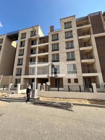 للبيع شقة جاهزة للاستلام داخل Lake Park  في كمبوند Taj City بموقع مميز على حمام السباحة