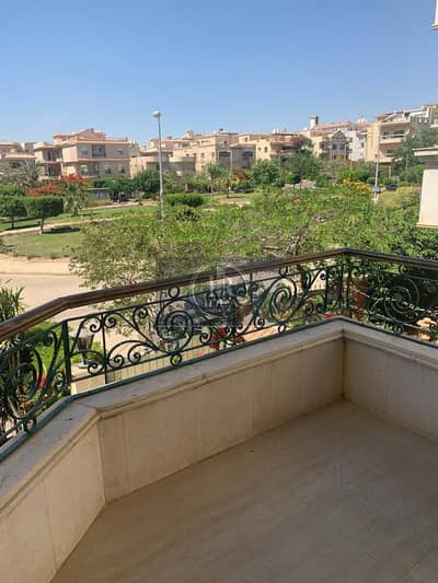 Furnished apartment for administrative rent in the Second District; prime location with a garden view. Furnished apartment for administrative rent in the Second District; prime location with a garden view.