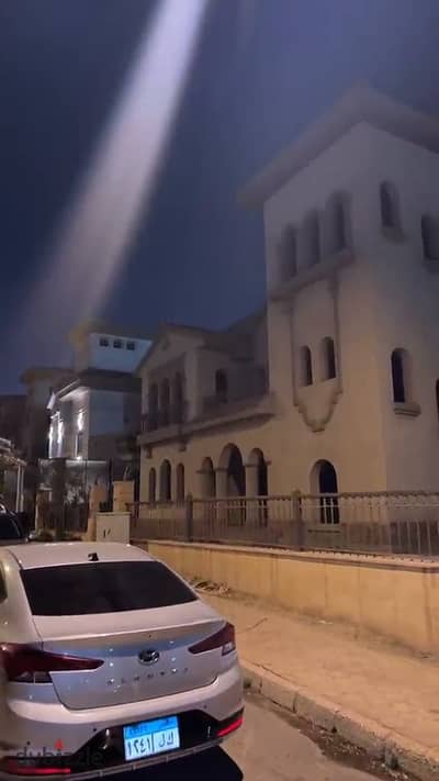  فرصة استثنائية لامتلاك فيلا فاخرة في مدينة الرحاب لوكيشن ممتاز بسعر لقطة 