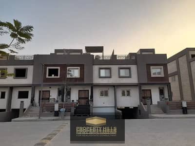 للبيع فيلاا استلام فوري في روك ايدن دقايق من طريق الواحات وبجوار مول مصر